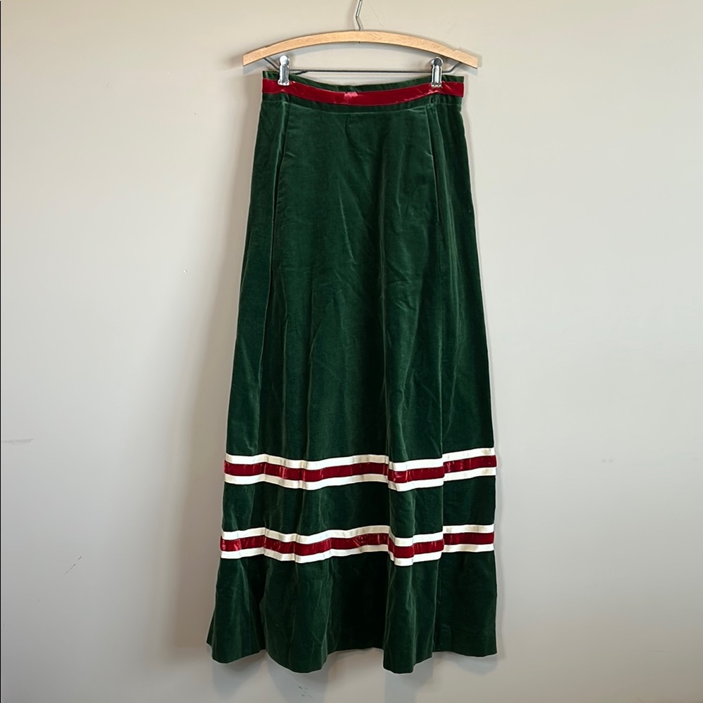 Vintage Midge Grant Elegant Green Velvet Skirt with Red Accents